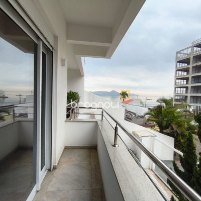 Casa com 251m², 3 quartos (sendo 1 suíte), 4 garagens, no bairro Capoeiras em Florianópolis