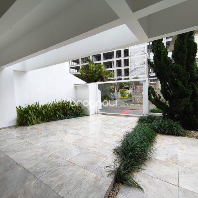 Casa com 251m², 3 quartos (sendo 1 suíte), 4 garagens, no bairro Capoeiras em Florianópolis