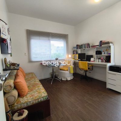 Casa com 251m², 3 quartos (sendo 1 suíte), 4 garagens, no bairro Capoeiras em Florianópolis