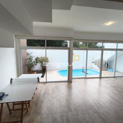 Casa com 251m², 3 quartos (sendo 1 suíte), 4 garagens, no bairro Capoeiras em Florianópolis