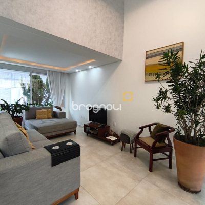 Casa com 251m², 3 quartos (sendo 1 suíte), 4 garagens, no bairro Capoeiras em Florianópolis