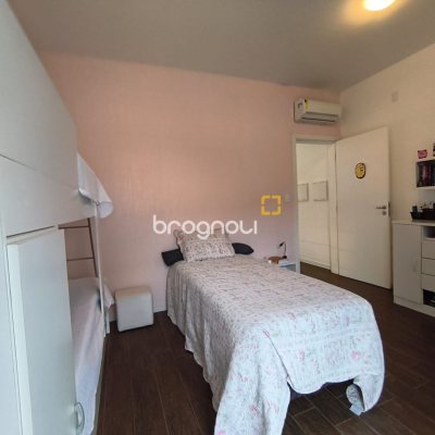 Casa com 251m², 3 quartos (sendo 1 suíte), 4 garagens, no bairro Capoeiras em Florianópolis