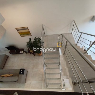 Casa com 251m², 3 quartos (sendo 1 suíte), 4 garagens, no bairro Capoeiras em Florianópolis