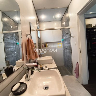 Casa com 251m², 3 quartos (sendo 1 suíte), 4 garagens, no bairro Capoeiras em Florianópolis