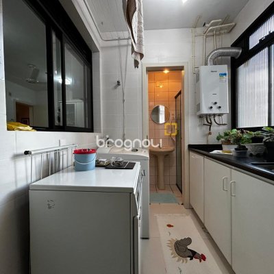 Apartamento com 138m², 3 quartos (sendo 2 suítes), 2 garagens, no bairro Centro em Florianópolis