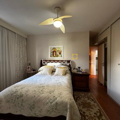 Apartamento com 138m², 3 quartos (sendo 2 suítes), 2 garagens, no bairro Centro em Florianópolis