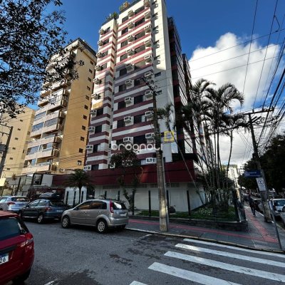 Apartamento com 138m², 3 quartos (sendo 2 suítes), 2 garagens, no bairro Centro em Florianópolis