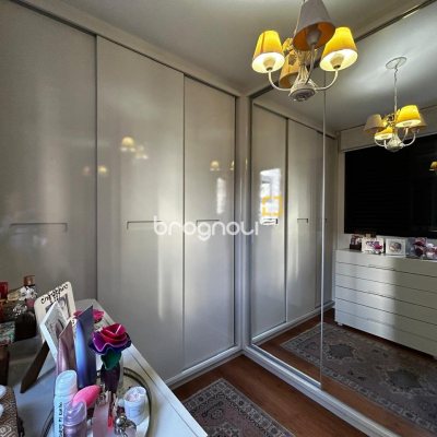 Apartamento com 138m², 3 quartos (sendo 2 suítes), 2 garagens, no bairro Centro em Florianópolis