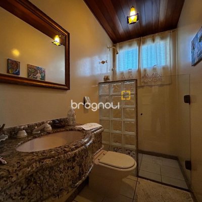 Apartamento com 138m², 3 quartos (sendo 2 suítes), 2 garagens, no bairro Centro em Florianópolis