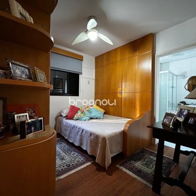 Apartamento com 138m², 3 quartos (sendo 2 suítes), 2 garagens, no bairro Centro em Florianópolis