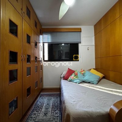 Apartamento com 138m², 3 quartos (sendo 2 suítes), 2 garagens, no bairro Centro em Florianópolis