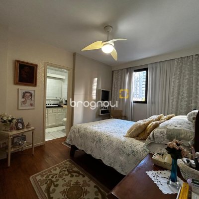 Apartamento com 138m², 3 quartos (sendo 2 suítes), 2 garagens, no bairro Centro em Florianópolis