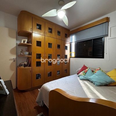 Apartamento com 138m², 3 quartos (sendo 2 suítes), 2 garagens, no bairro Centro em Florianópolis