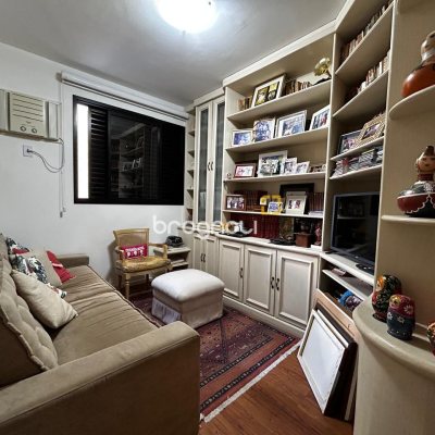 Apartamento com 138m², 3 quartos (sendo 2 suítes), 2 garagens, no bairro Centro em Florianópolis