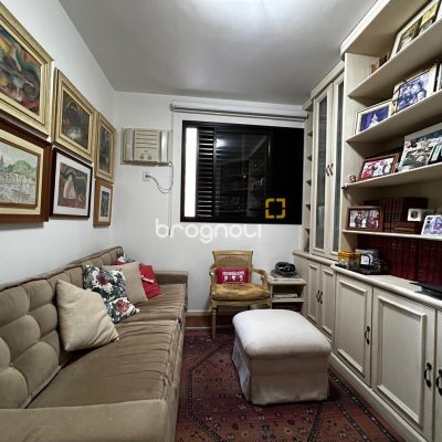 Apartamento com 138m², 3 quartos (sendo 2 suítes), 2 garagens, no bairro Centro em Florianópolis