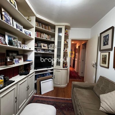Apartamento com 138m², 3 quartos (sendo 2 suítes), 2 garagens, no bairro Centro em Florianópolis