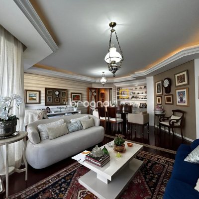 Apartamento com 138m², 3 quartos (sendo 2 suítes), 2 garagens, no bairro Centro em Florianópolis