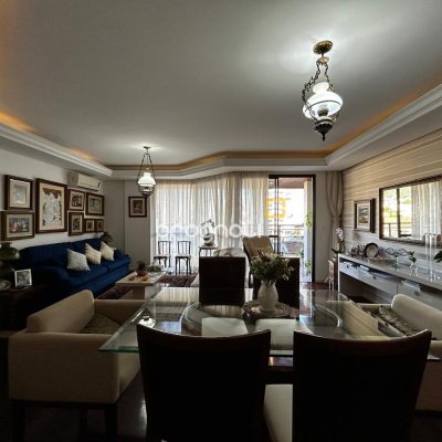 Apartamento com 138m², 3 quartos (sendo 2 suítes), 2 garagens, no bairro Centro em Florianópolis