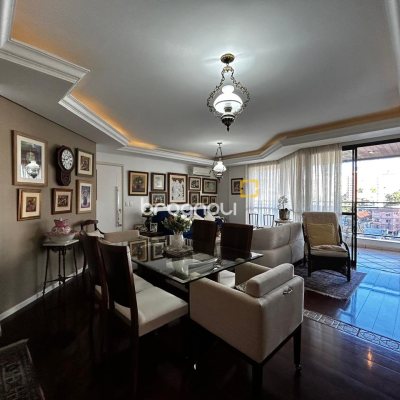 Apartamento com 138m², 3 quartos (sendo 2 suítes), 2 garagens, no bairro Centro em Florianópolis