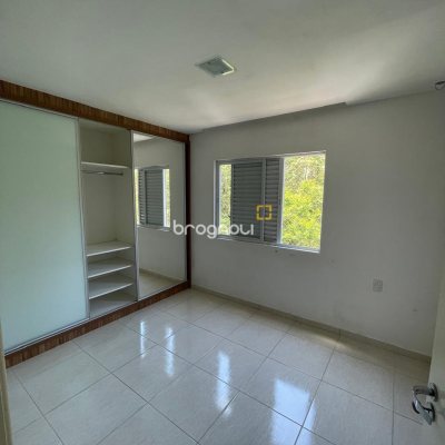 Apartamento com 60m², 2 quartos, 1 garagem, no bairro Sertão do Maruim em São José