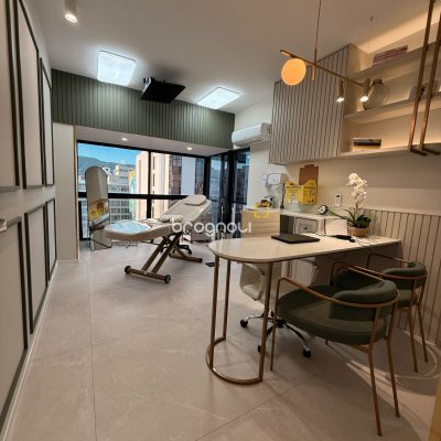 Sala com 60m², no bairro Centro em Florianópolis