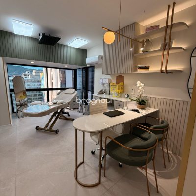 Sala com 60m², no bairro Centro em Florianópolis