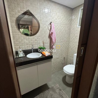 Casa com 142m², 4 quartos (sendo 1 suíte), 2 garagens, no bairro Ingleses do Rio Vermelho em Florianópolis