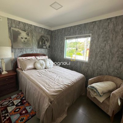 Casa com 142m², 4 quartos (sendo 1 suíte), 2 garagens, no bairro Ingleses do Rio Vermelho em Florianópolis