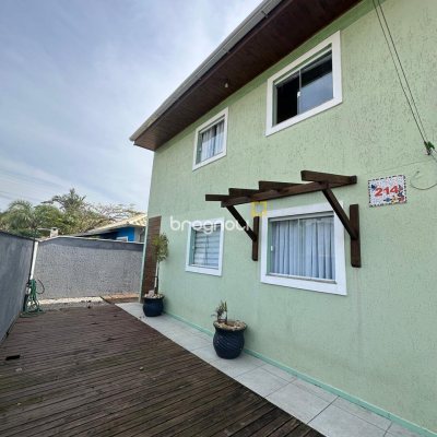 Casa com 142m², 4 quartos (sendo 1 suíte), 2 garagens, no bairro Ingleses do Rio Vermelho em Florianópolis