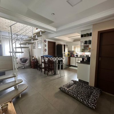 Casa com 142m², 4 quartos (sendo 1 suíte), 2 garagens, no bairro Ingleses do Rio Vermelho em Florianópolis