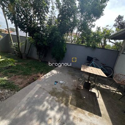 Casa com 142m², 4 quartos (sendo 1 suíte), 2 garagens, no bairro Ingleses do Rio Vermelho em Florianópolis