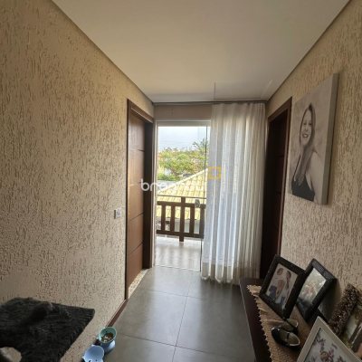 Casa com 142m², 4 quartos (sendo 1 suíte), 2 garagens, no bairro Ingleses do Rio Vermelho em Florianópolis