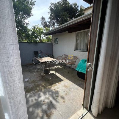 Casa com 142m², 4 quartos (sendo 1 suíte), 2 garagens, no bairro Ingleses do Rio Vermelho em Florianópolis