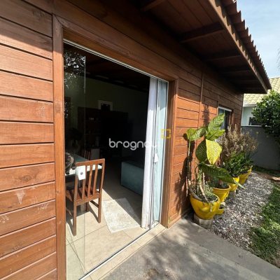 Casa com 142m², 4 quartos (sendo 1 suíte), 2 garagens, no bairro Ingleses do Rio Vermelho em Florianópolis