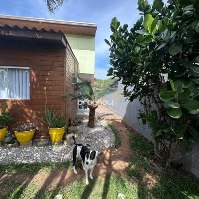Casa com 142m², 4 quartos (sendo 1 suíte), 2 garagens, no bairro Ingleses do Rio Vermelho em Florianópolis