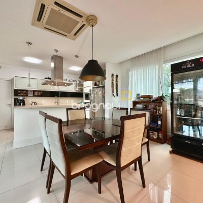 Casa com 515m², 6 quartos (sendo 3 suítes), 4 garagens, no bairro Jurerê Internacional em Florianópolis