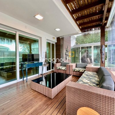 Casa com 515m², 6 quartos (sendo 3 suítes), 4 garagens, no bairro Jurerê Internacional em Florianópolis