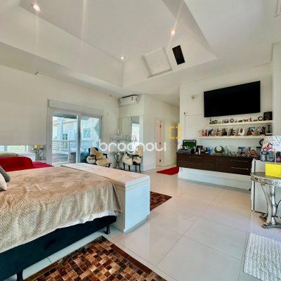 Casa com 515m², 6 quartos (sendo 3 suítes), 4 garagens, no bairro Jurerê Internacional em Florianópolis