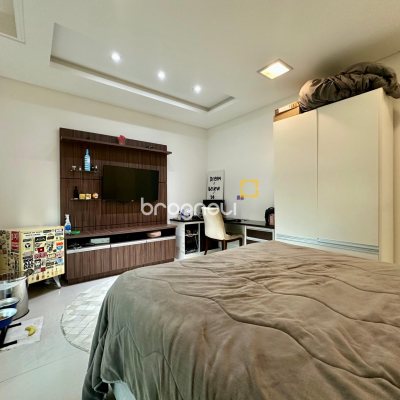 Casa com 515m², 6 quartos (sendo 3 suítes), 4 garagens, no bairro Jurerê Internacional em Florianópolis