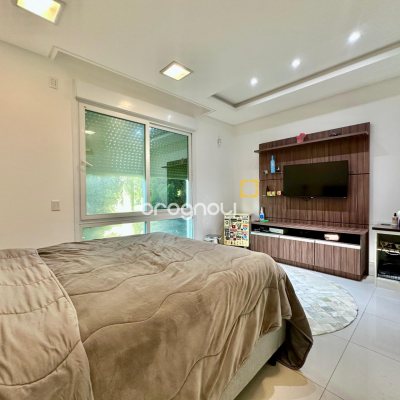 Casa com 515m², 6 quartos (sendo 3 suítes), 4 garagens, no bairro Jurerê Internacional em Florianópolis