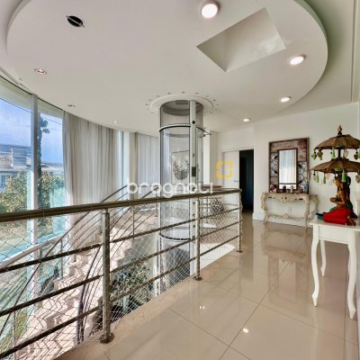 Casa com 515m², 6 quartos (sendo 3 suítes), 4 garagens, no bairro Jurerê Internacional em Florianópolis