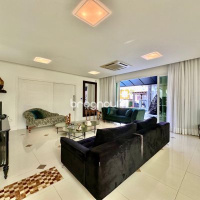 Casa com 515m², 6 quartos (sendo 3 suítes), 4 garagens, no bairro Jurerê Internacional em Florianópolis