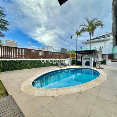 Casa com 515m², 6 quartos (sendo 3 suítes), 4 garagens, no bairro Jurerê Internacional em Florianópolis