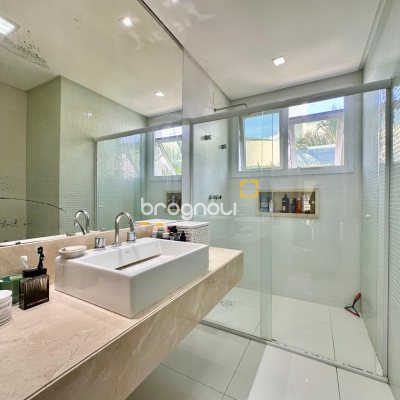 Casa com 515m², 6 quartos (sendo 3 suítes), 4 garagens, no bairro Jurerê Internacional em Florianópolis