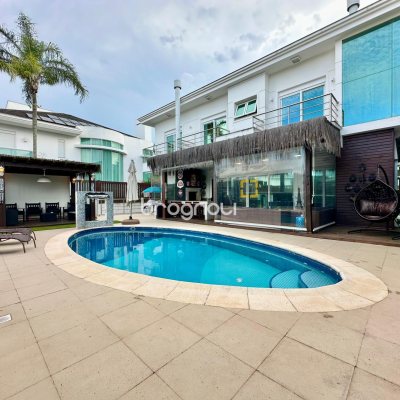 Casa com 515m², 6 quartos (sendo 3 suítes), 4 garagens, no bairro Jurerê Internacional em Florianópolis