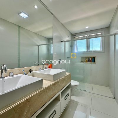 Casa com 515m², 6 quartos (sendo 3 suítes), 4 garagens, no bairro Jurerê Internacional em Florianópolis