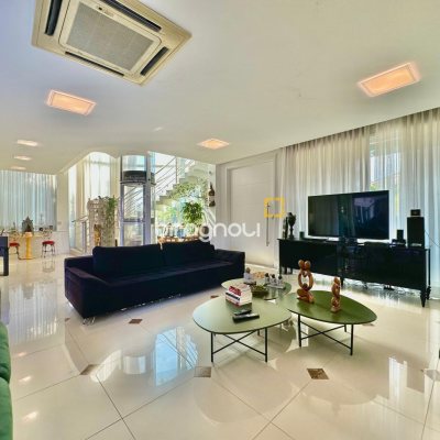 Casa com 515m², 6 quartos (sendo 3 suítes), 4 garagens, no bairro Jurerê Internacional em Florianópolis