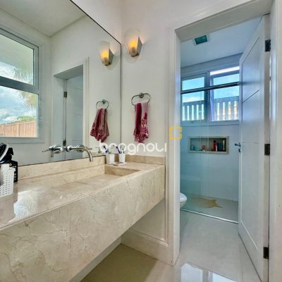Casa com 515m², 6 quartos (sendo 3 suítes), 4 garagens, no bairro Jurerê Internacional em Florianópolis
