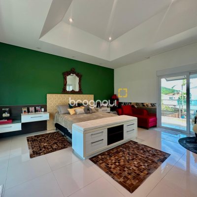 Casa com 515m², 6 quartos (sendo 3 suítes), 4 garagens, no bairro Jurerê Internacional em Florianópolis