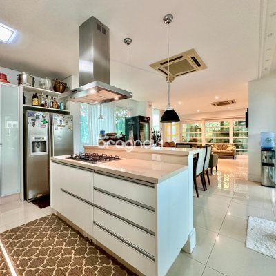 Casa com 515m², 6 quartos (sendo 3 suítes), 4 garagens, no bairro Jurerê Internacional em Florianópolis